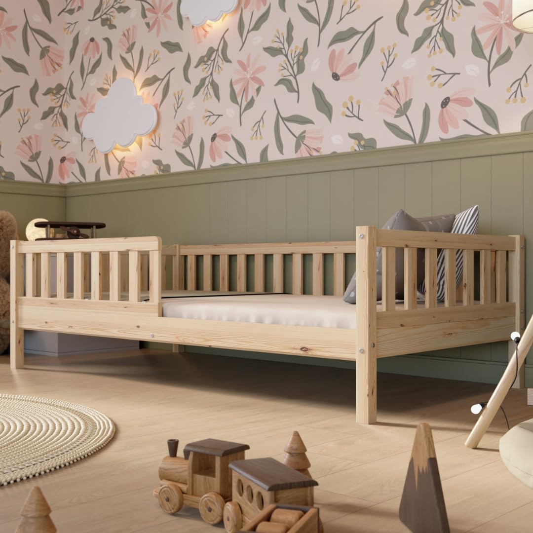 Kinderbett 140x200 cm – Massives Montessori Bodenbett aus Holz mit Rausfallschutz – Sicheres Kleinkindbett – Skandinavisches Design, Leichte Montage - Crazy Basic