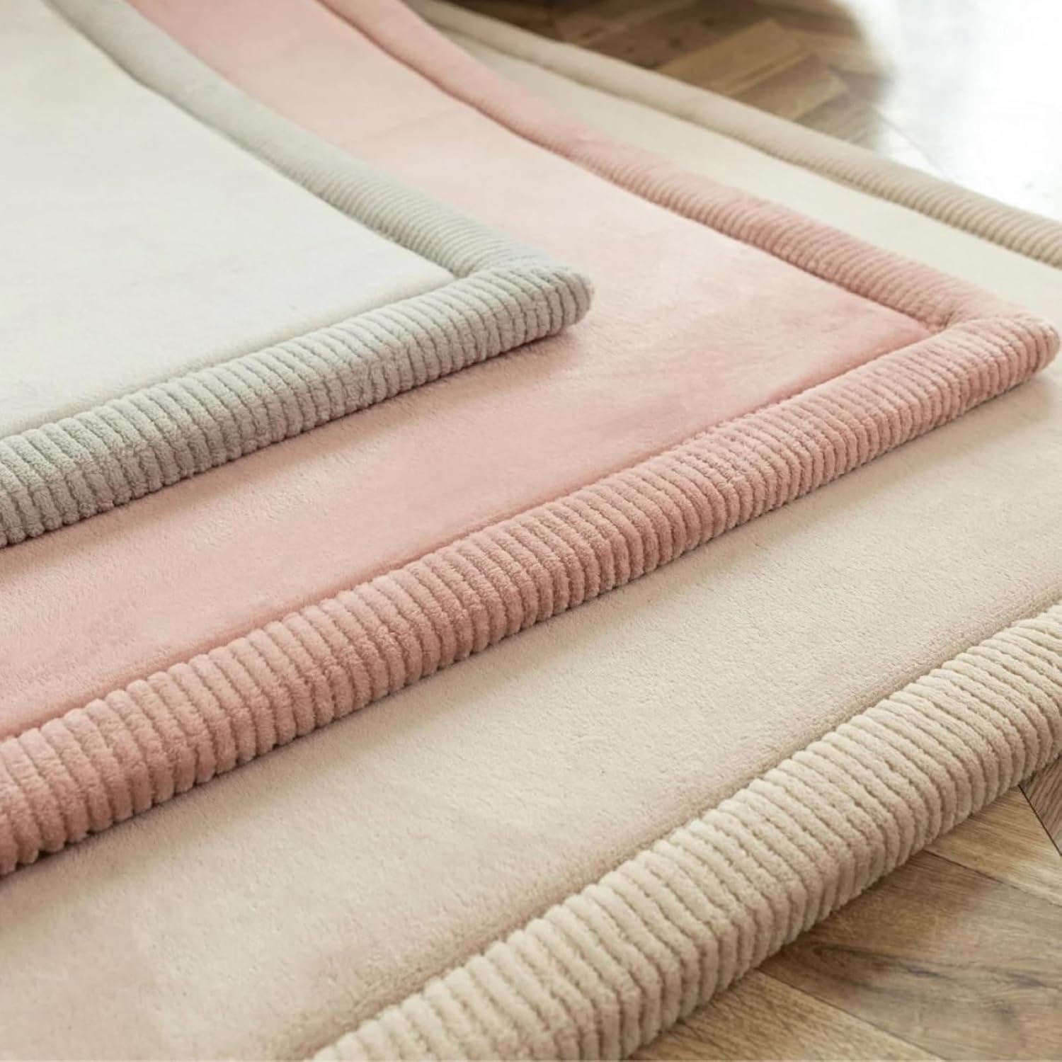 Hakuna Matte Wolkenweiche Spielmatte Baby 170 x 120 x2,5cm, beige – Teppich für Kinderzimmer mit hochwertigem Memory-Schaum – Krabbelmatte Baby mit Rutschfester Unterseite – Krabbeldecke, Tatami Matte