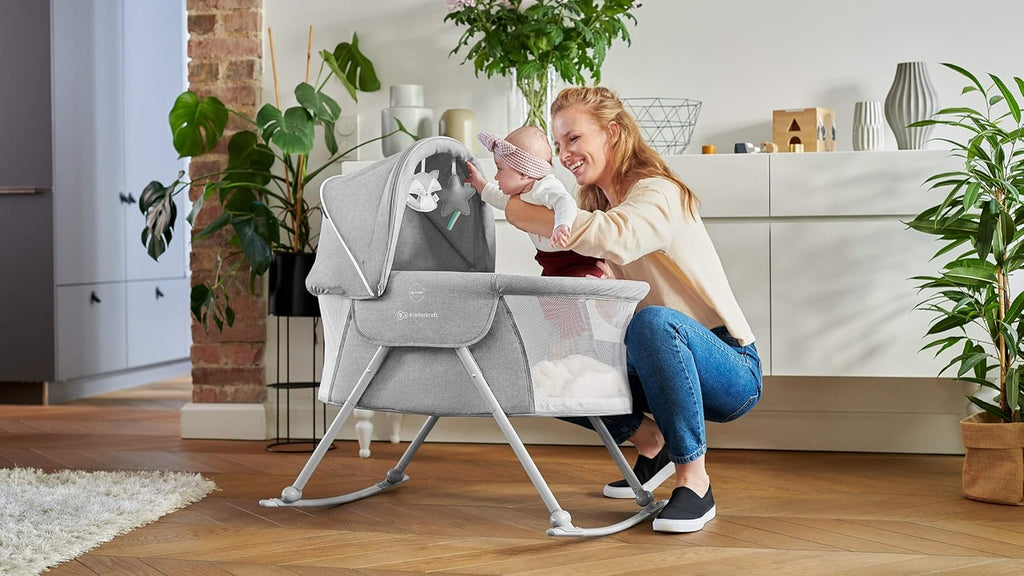 kk Kinderkraft Kinderkraft Kinderbett 3 in 1 lOVI, Kinderreisebett, Stubenwagen, Babywiege, Baby Wippe, Zusammenklappbar, Einfach Transport, mit Zubehör, Tasche, Moskitonetz,von Geburt bis 9 kg, Grau